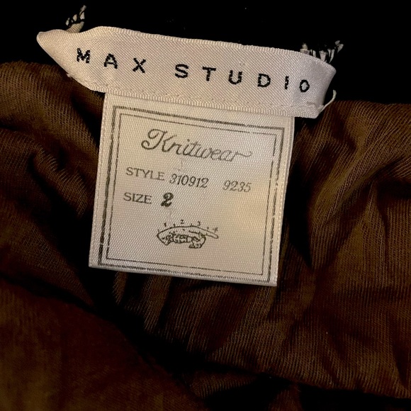 Shapely heavy knitwear black jersey skirt w a slit in the front - Picture 5 of 6